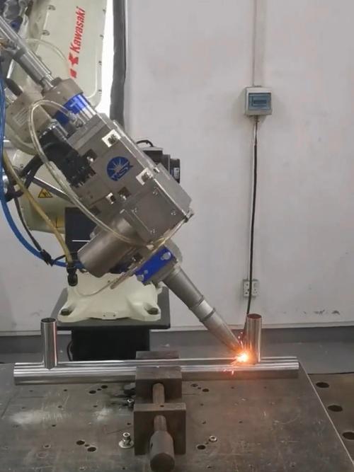 请各位帮忙起一个公司名字(科技公司),我们是做激光设备的,最好是起... 请各位帮忙起一个公司名字(科技公司),我们是做激光设备的,最好是起...